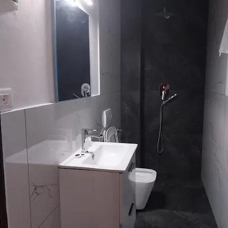 Luli Center فندق دراس